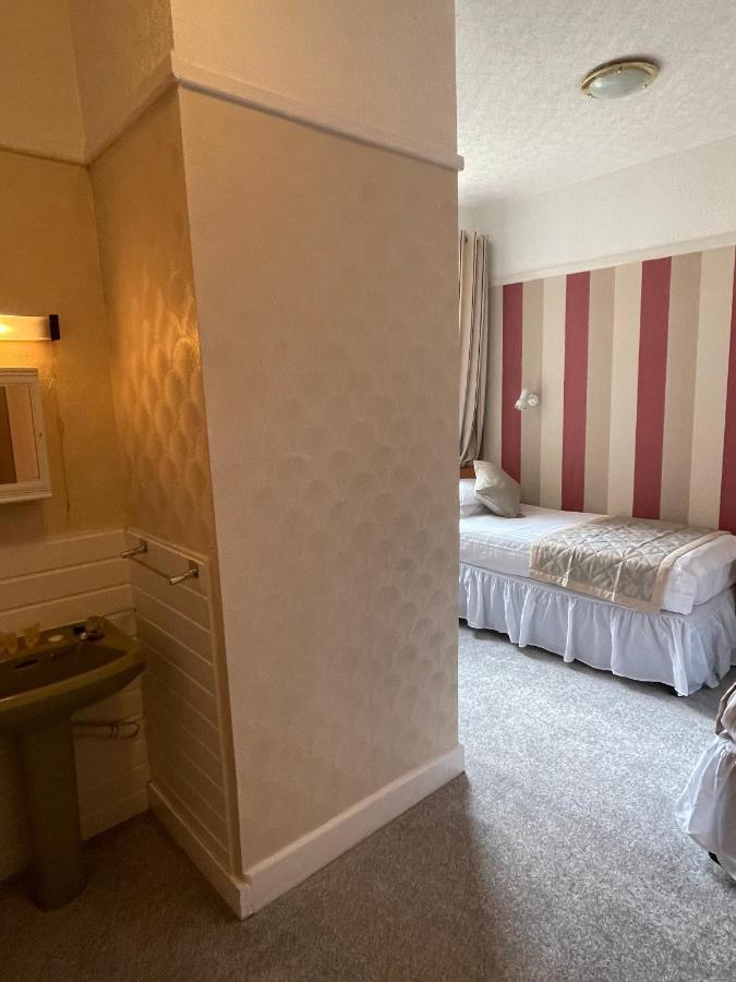 Oyo Queens Hotel, Skegness سكيغنيس المظهر الخارجي الصورة