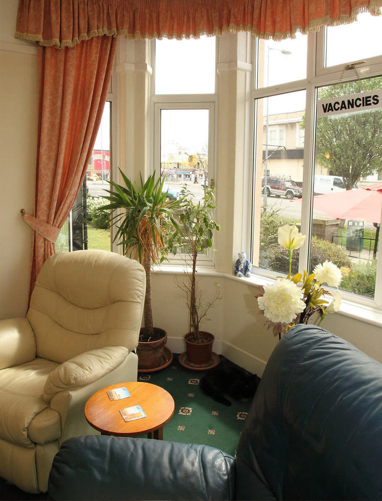 Oyo Queens Hotel, Skegness سكيغنيس المظهر الخارجي الصورة